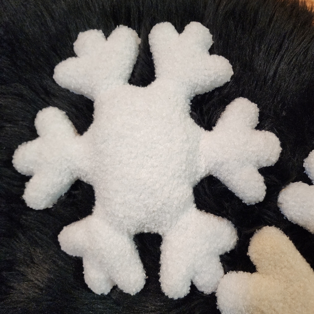 2 White Winter Sherpa Snowflake Shaped Pillows Holiday Decor - Picture 3 of 5